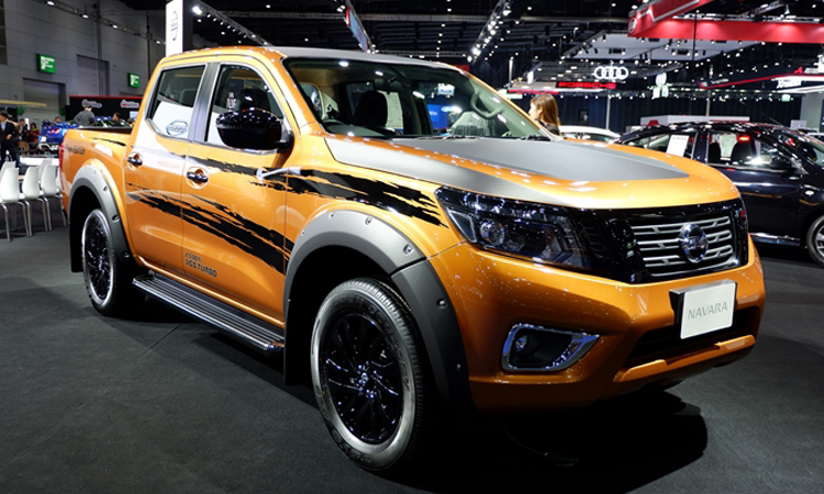 Nissan navara Black Edition สีส้ม