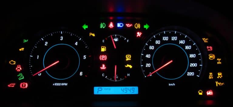 สัญญาณไฟเตือนบนหน้าปัดรถยนต์