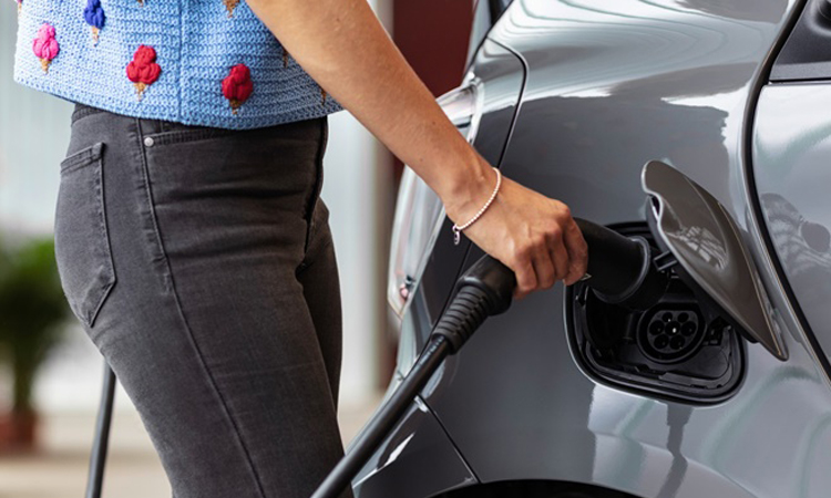smart EQ fortwo coupé – cabrio และ forfour EV 100% 3 ดีไซน์ภายนอกของ smart EQ ที่ชา์จไฟ