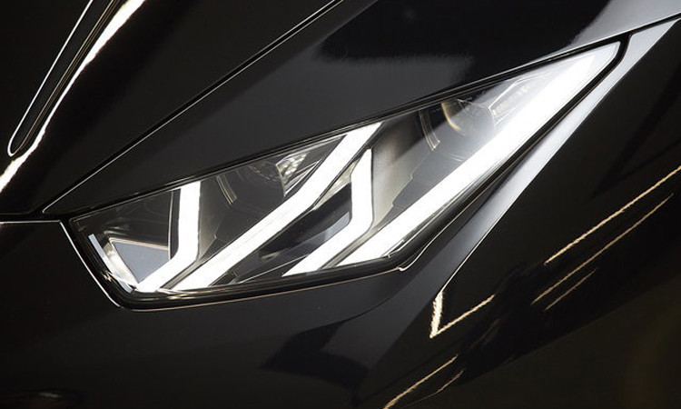 Lamborghini Huracán EVO รถสปอร์ตหรูคันแรกในไทย 3 ดีไซน์ไฟหน้า Lamborghini Huracán EVO