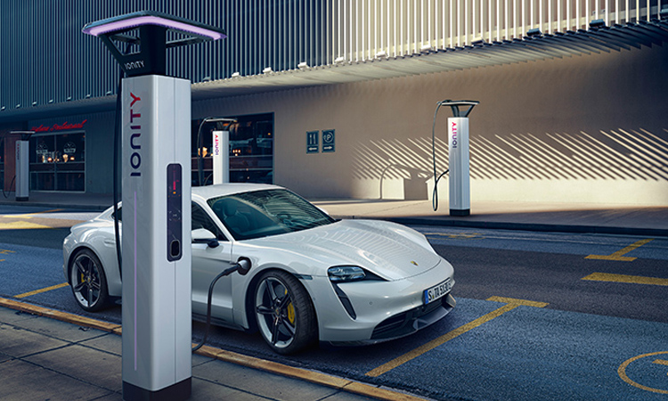 Porsche เปิดตัวรถยนต์ไฟฟ้า Porsche Taycan (ไทคานน์) EV 2 Porsche Taycan EV 2019
