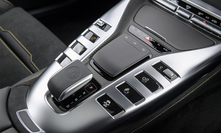 กียร์ Mercedes-AMG GT 63 S 4MATIC+ 4-Door Coupé