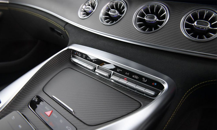 แผงควบคุม Mercedes-AMG GT 63 S 4MATIC+ 4-Door Coupé