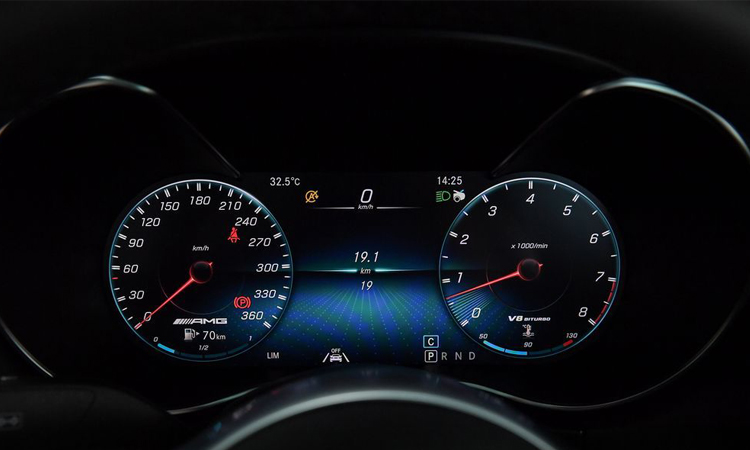 เรือนไมล์ Mercedes-AMG GT C Roadster