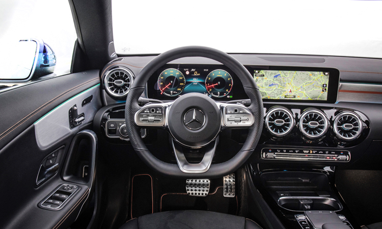 ภายใน Mercedes-Benz CLA และ AMG CLA 35 
