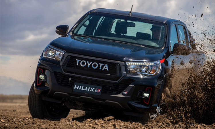 Toyota Hilux V6 GR Sport รถกระบะ 234 แรงม้า ดีไซน์ดุดัน