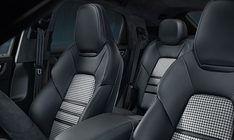 เบาะคู่หน้า Porsche Cayenne e-hybrid Coupe’ 