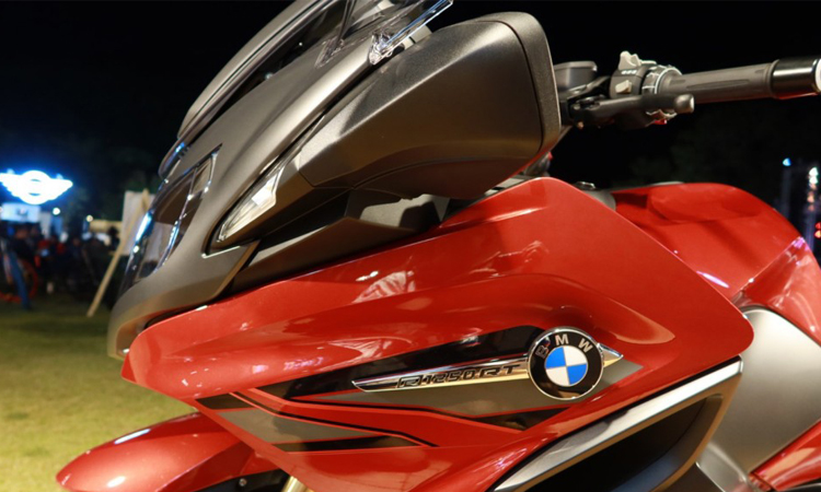 ดีไซน์ด้านหน้า BMW R 1250 RT สปอร์ตทัวเรอร์