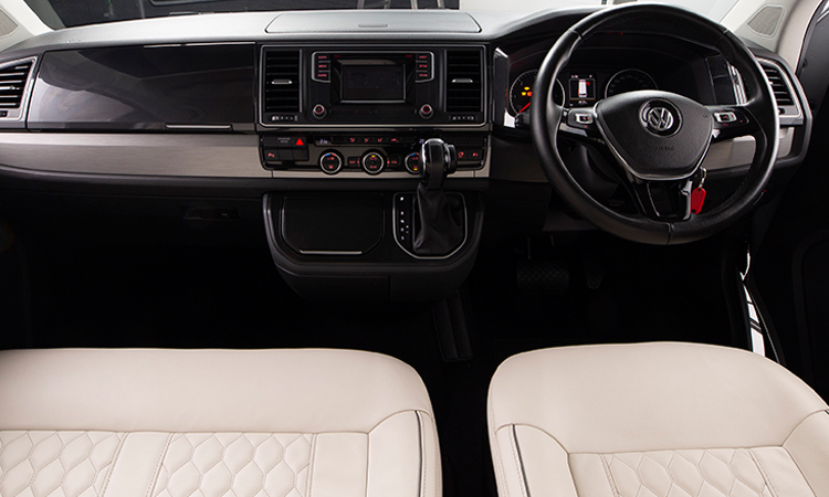 ดีไซน์ภายใน Volkswagen Caravelle Thaiyarnyon T69
