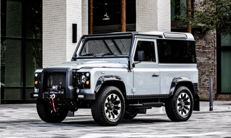Land Rover Defender Blackcom