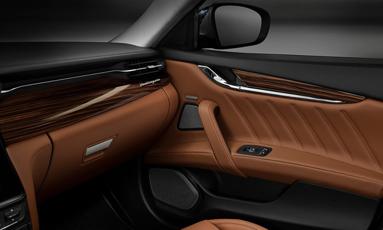 แผงประตู Maserati Quattroporte 