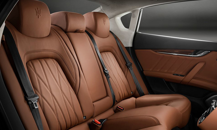 เบาะหลัง Maserati Quattroporte 
