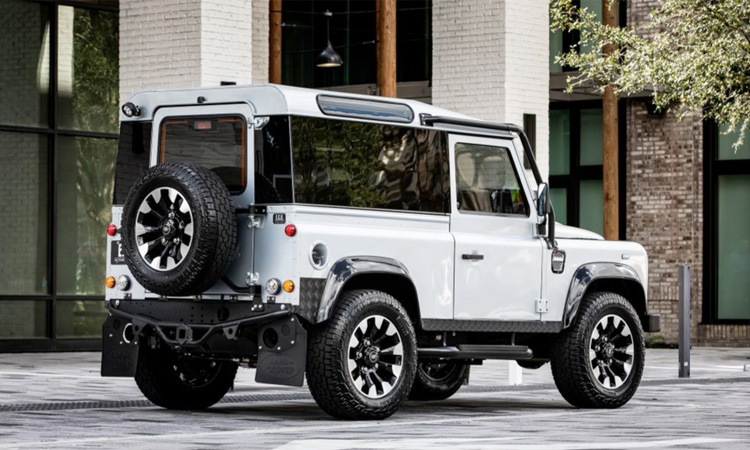 ดีไซน์ Land Rover Defender Blackcom