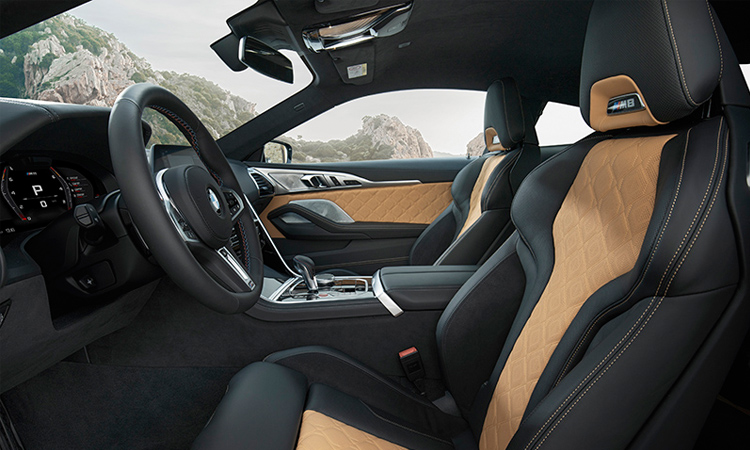 เบาะคู่หน้า BMW M8 Competition Coupe’