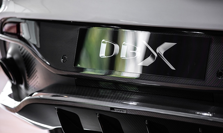 โลโก้ด้านหลัง Aston Martin DBX