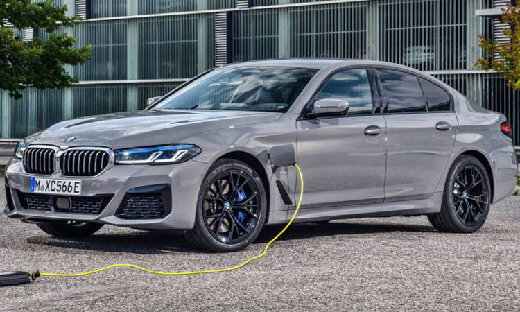 BMW 545e 2020 ปลั๊กอินไฮบริด เครื่องเบนซินเทอร์โบ 6 สูบ